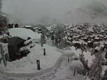 Zermatt: 13,000 tourists trapped at Swiss ski resort