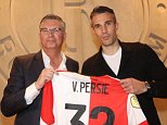 Van Persie completes return to boyhood club Fenerbahce